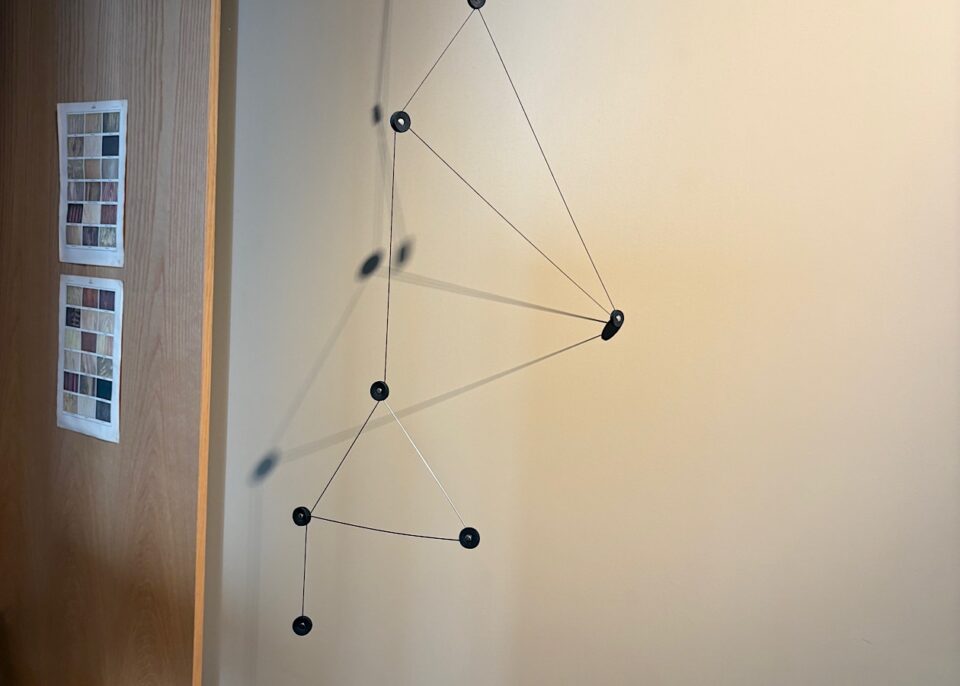 シンプルでシックなモビール