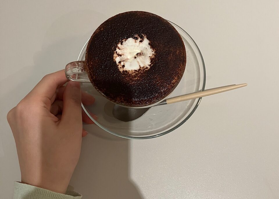 ティラミスラテを上から撮った写真