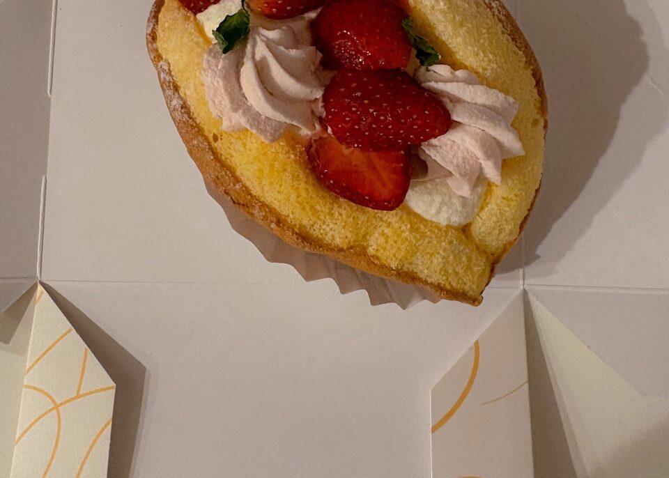 きのとやの贅沢いちごのオムケーキ